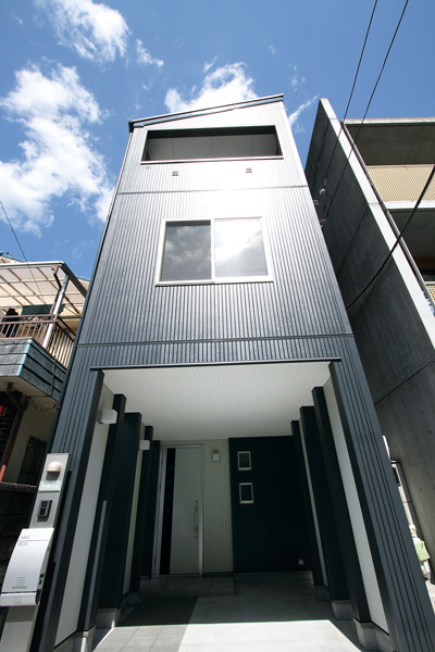 FS198号3階建てデザイナーズ系高感度狭小住宅のビルトインガレージ